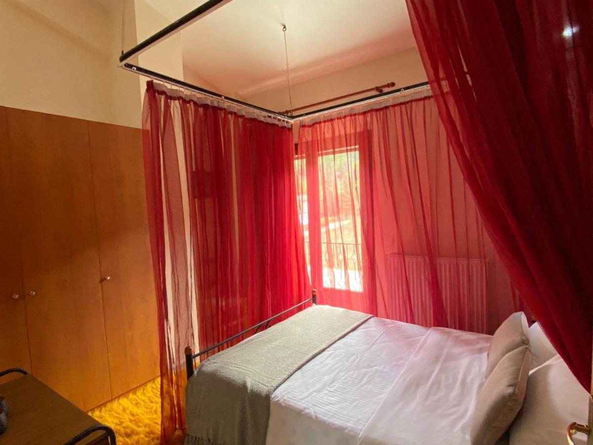 Artemis Mezonetes Apartment กาลาวริตา ภายนอก รูปภาพ