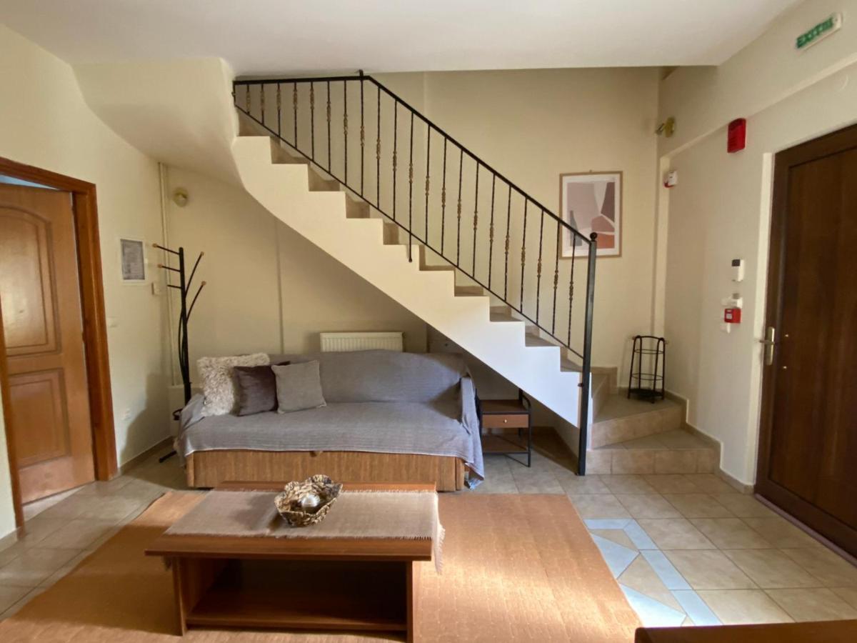 Artemis Mezonetes Apartment กาลาวริตา ภายนอก รูปภาพ